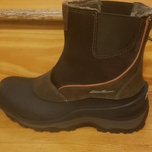 Eddie Bauer snowboots.brand new never worn.no box